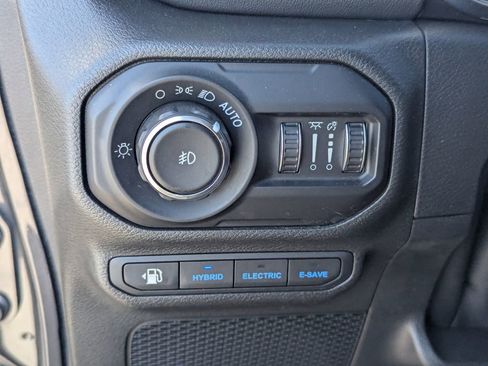 Used 2021 Jeep Wrangler Unlimited Sahara AWD/4WD image 27