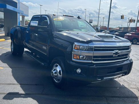 Used 2019 Chevrolet Silverado 3500 High Country w/ Duramax Plus Package AWD/4WD image 7