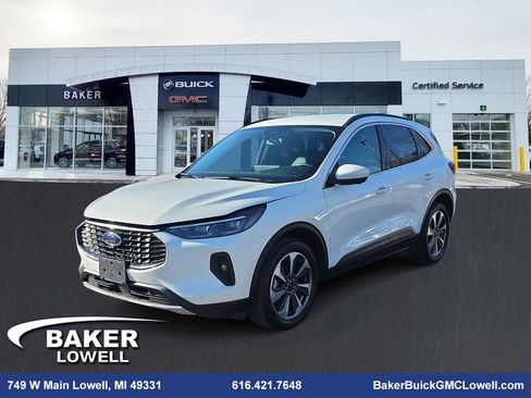 Used 2024 Ford Escape Platinum image 1