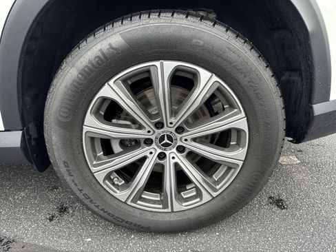 Used 2024 Mercedes-Benz GLC 300 4MATIC image 25