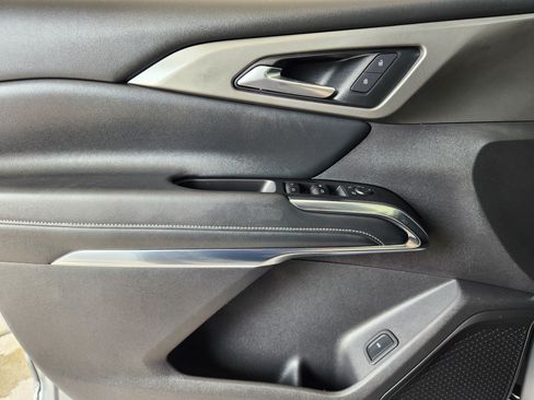 Used 2025 Chevrolet Traverse LT FWD image 23