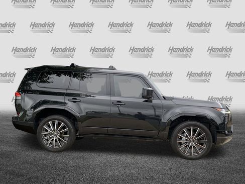 Used 2024 Lexus GX 550 w/ Accessory Package (2T) AWD/4WD image 11