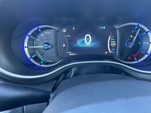 Used 2023 Chrysler Pacifica Touring-L image 43