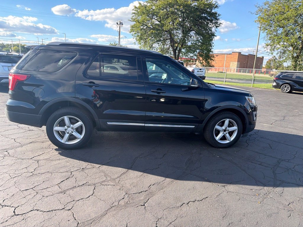 Used 2017 Ford Explorer XLT AWD/4WD image 5