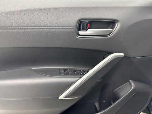 Used 2025 Toyota Corolla Cross XLE FWD image 9