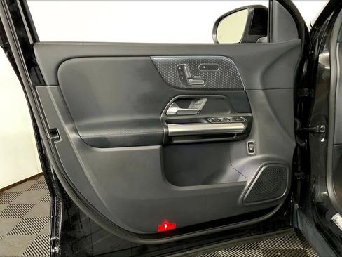 New 2025 Mercedes-Benz GLA 250 4MATIC image 12