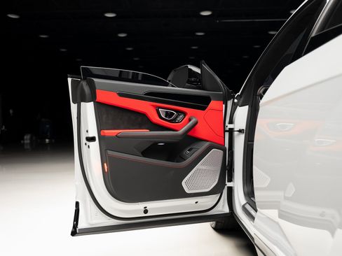 Used 2022 Lamborghini Urus image 54