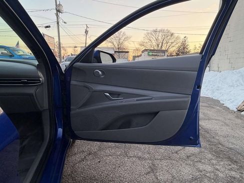 Used 2021 Hyundai Elantra SEL image 12