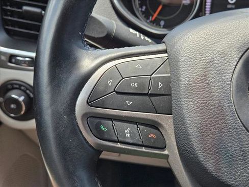 Used 2021 Jeep Cherokee Latitude Lux FWD image 13