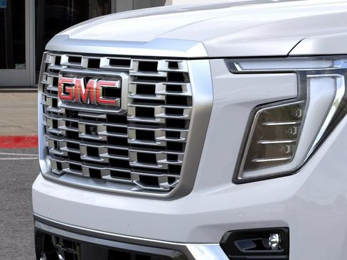 New 2026 GMC Yukon Denali w/ Denali Reserve Package AWD/4WD image 14
