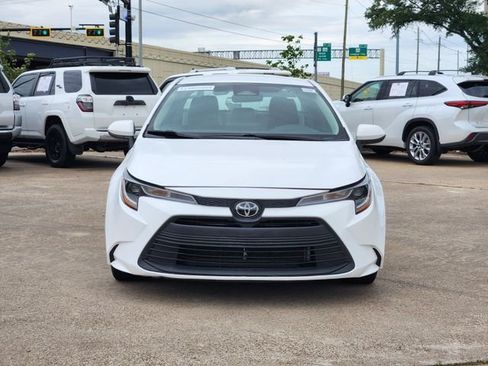Used 2023 Toyota Corolla LE FWD image 2