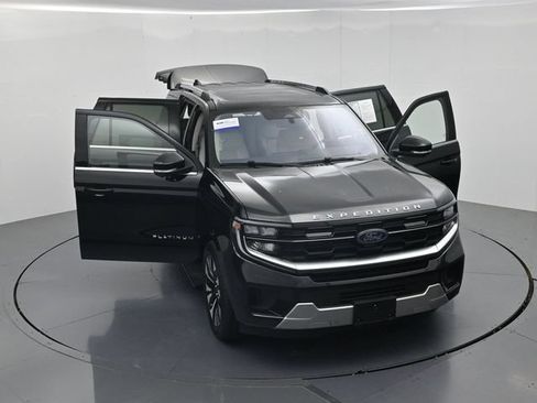 Certified 2025 Ford Expedition Platinum w/ Driver's Package AWD/4WD image 54