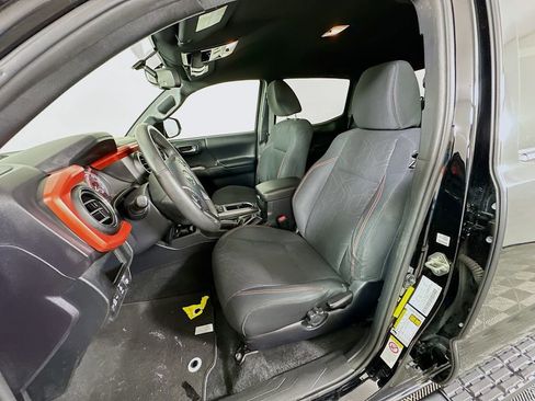 Used 2017 Toyota Tacoma TRD Off-Road w/ Tow Package image 21