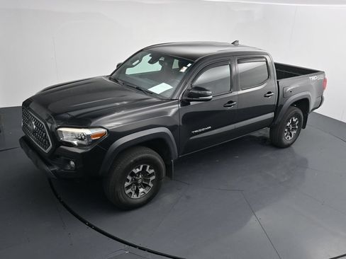 Used 2018 Toyota Tacoma TRD Off-Road w/ Technology Package AWD/4WD image 12