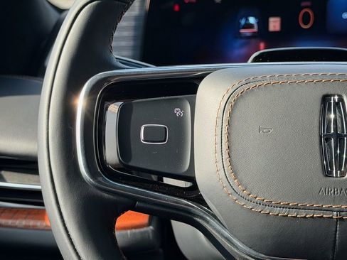 New 2025 Lincoln Navigator L Black Label AWD/4WD image 9