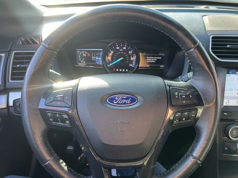 Used 2018 Ford Explorer XLT w/ Equipment Group 202A image 17