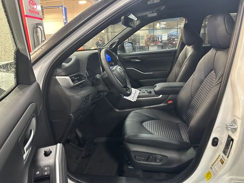 New 2026 Toyota Highlander XSE image 13