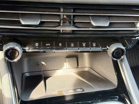 New 2026 Chevrolet Traverse Z71 w/ LPO, Floor Liner Package AWD/4WD image 17