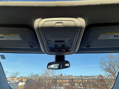 Used 2022 GMC Acadia SLT image 28