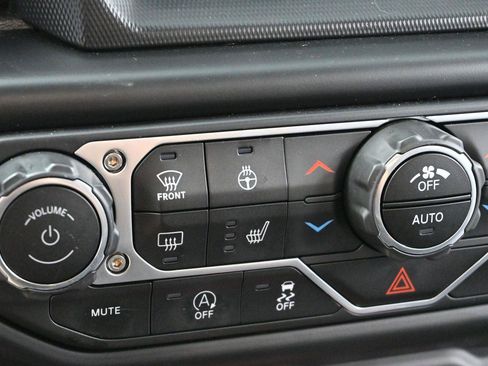 Used 2022 Jeep Gladiator Overland w/ Popular Equipment Package AWD/4WD image 22