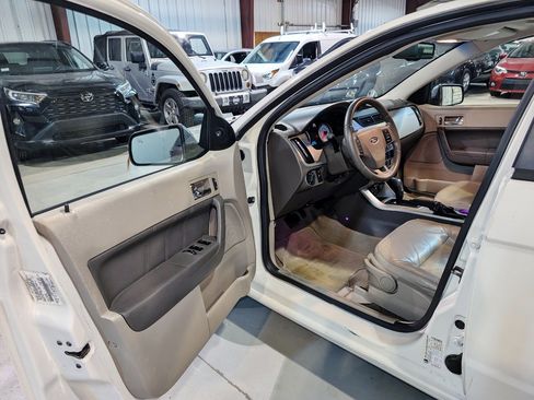 Used 2010 Ford Focus SEL image 12