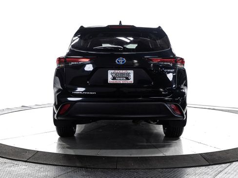 Certified 2024 Toyota Highlander XLE image 11