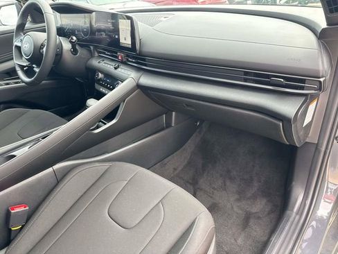 New 2026 Hyundai Elantra Sport FWD image 17