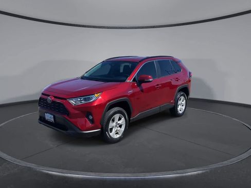 Certified 2021 Toyota RAV4 XLE w/ XLE Grade Weather Package AWD/4WD image 5