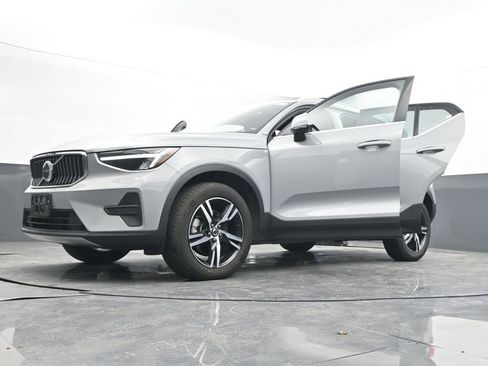 Used 2025 Volvo XC40 B5 Core image 63