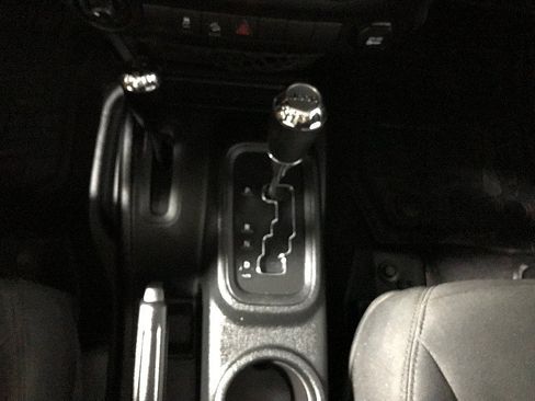 Used 2016 Jeep Wrangler Unlimited Sport w/ Quick Order Package 24S AWD/4WD image 29