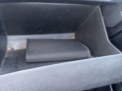 Used 2010 Pontiac Vibe w/ Preferred Package image 28