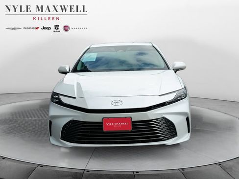 Used 2025 Toyota Camry XLE FWD image 18