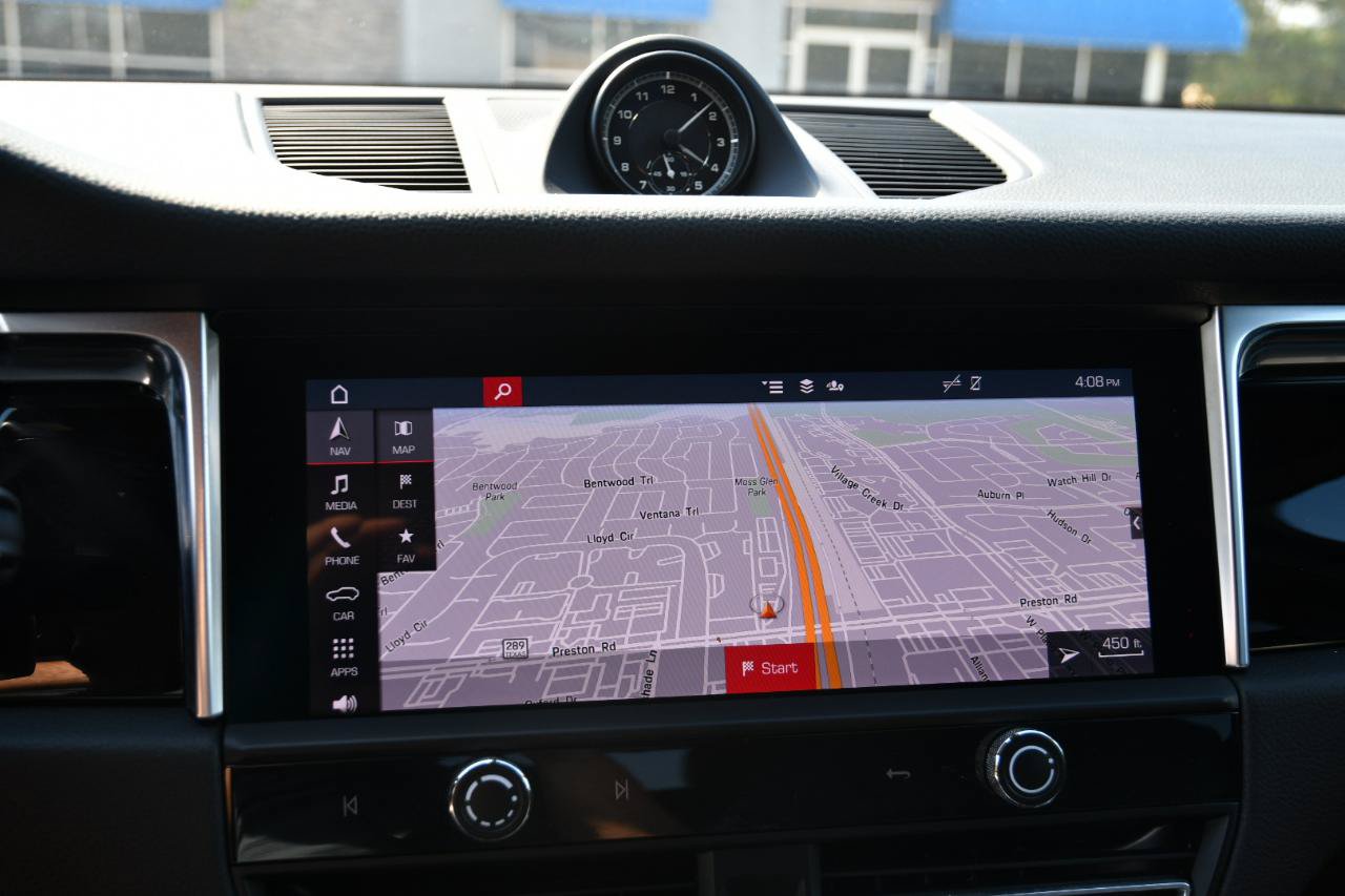 Used 2024 Porsche Macan AWD/4WD image 20