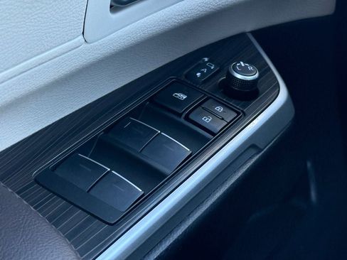 Used 2023 Toyota Sienna Platinum image 20