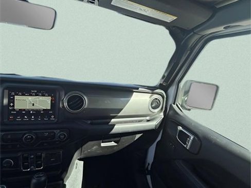 Used 2023 Jeep Wrangler Sahara image 18