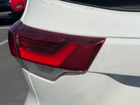 Used 2019 Toyota Highlander LE w/ Carpet Mat Package (TMS) image 16