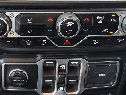 Used 2018 Jeep Wrangler Unlimited Sahara AWD/4WD image 23