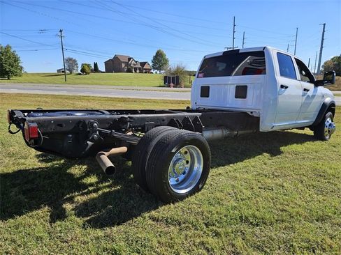 Used 2024 RAM 5500 Tradesman w/ Chrome Appearance Group image 6