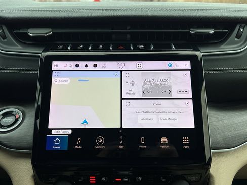 Used 2024 Jeep Grand Cherokee Limited w/ Luxury Tech Group II image 24