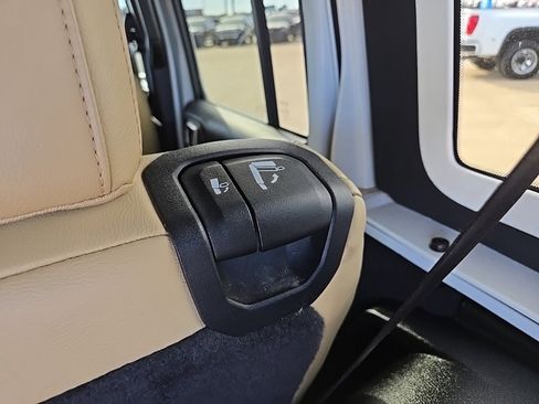 Used 2018 Jeep Wrangler Unlimited Sahara image 50