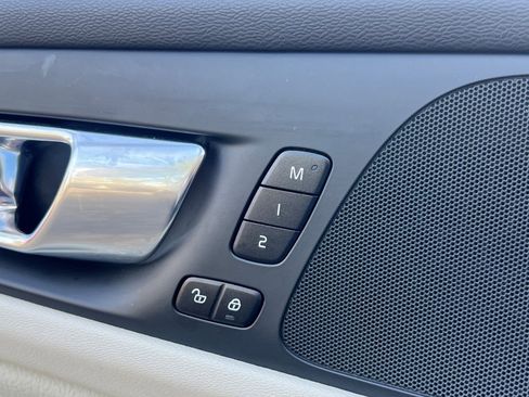 Used 2022 Volvo S60 B5 Momentum w/ Climate Package image 30