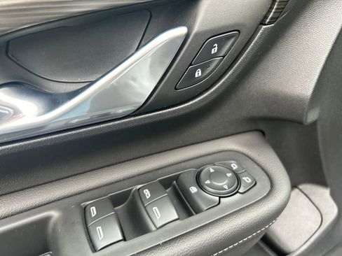 Used 2022 GMC Terrain SLE w/ Driver Convenience Package image 19