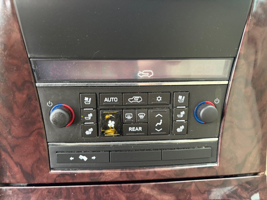 Used 2010 Cadillac Escalade 4WD Hybrid image 56
