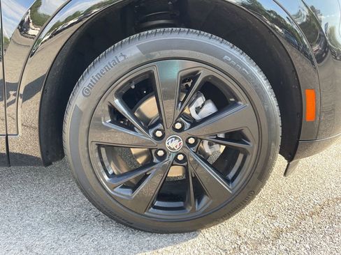 Used 2022 Buick Envision Essence w/ Sport Touring Package image 17