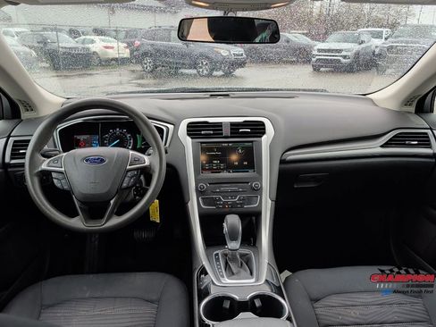 Used 2016 Ford Fusion SE FWD image 18