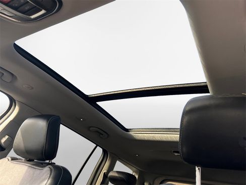 Used 2022 Jeep Grand Cherokee L Limited image 23