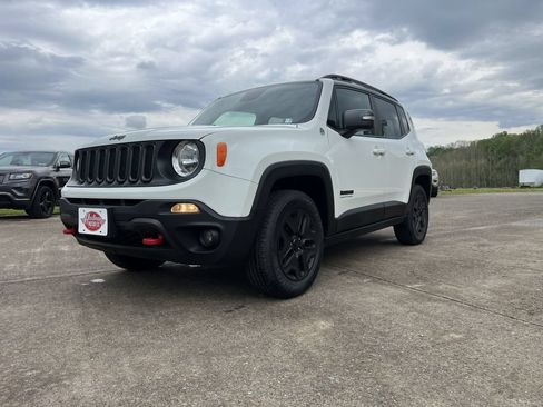 Used 2017 Jeep Renegade Trailhawk AWD/4WD image 9