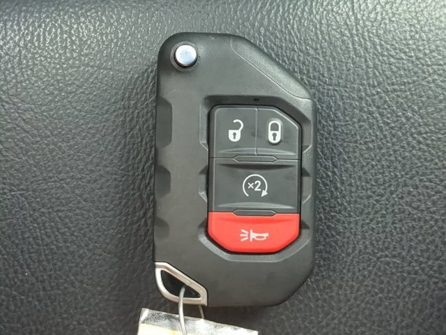 Used 2024 Jeep Wrangler Unlimited Sahara w/ Technology Group AWD/4WD image 34