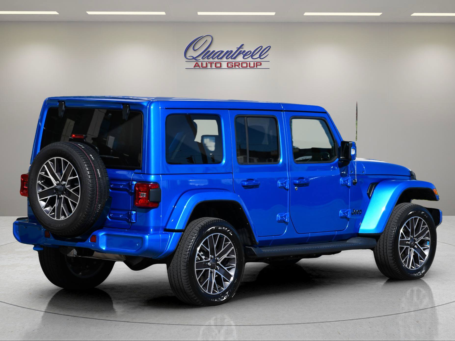Used 2022 Jeep Wrangler Unlimited Sahara AWD/4WD image 4