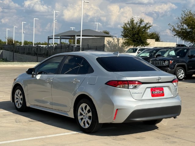 Used 2024 Toyota Corolla LE FWD image 2